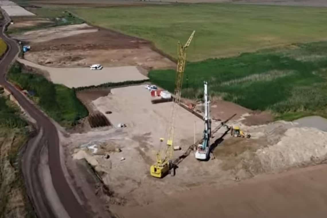 Video/ Imagini de pe șantierul autostrăzii Dumbrava-Mizil-Buzău, la un an de la începerea lucrărilor. Pe lotul 1 nu s-au finalizat toate descărcările arheologice