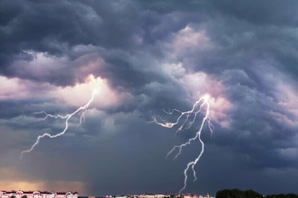 Cod portocaliu de ploi torențiale, grindină și vijelii în sud-estul județului Prahova. Populația a fost avertizată prin Ro-Alert