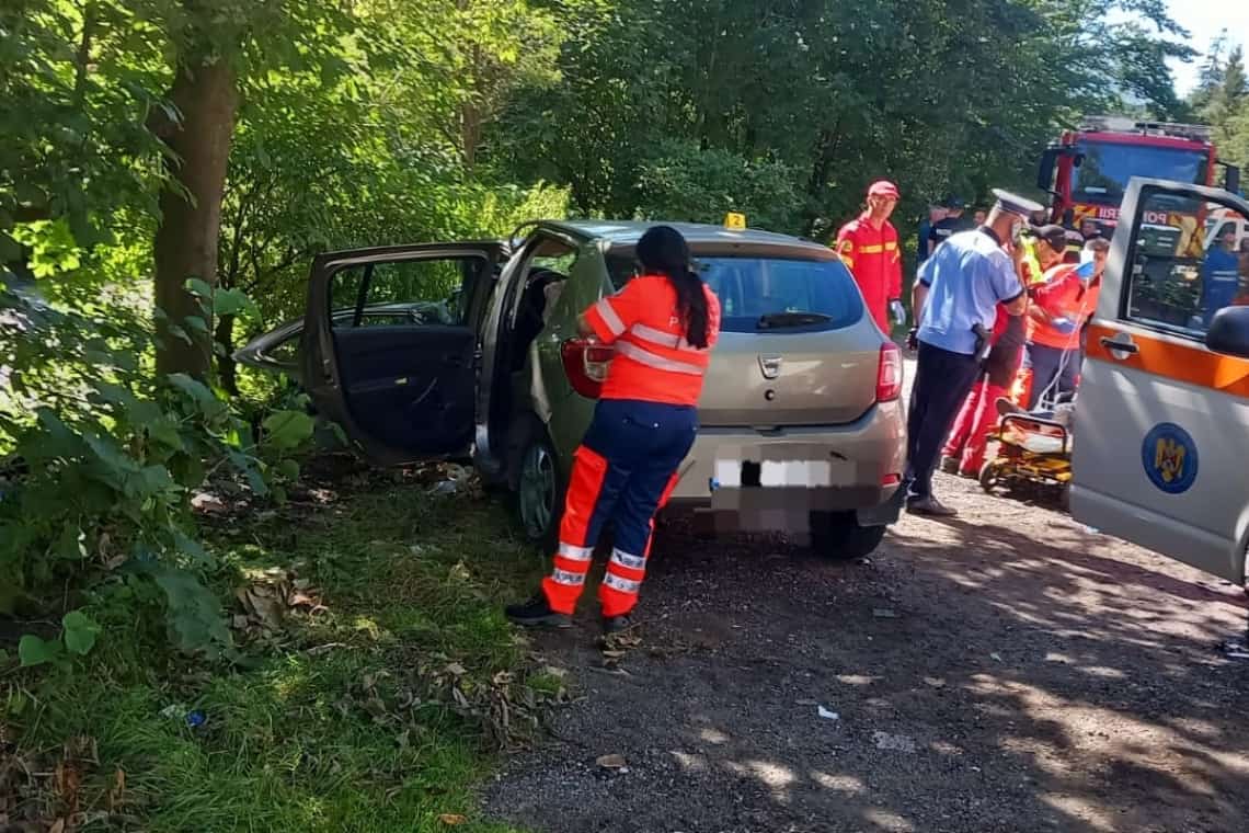 UPDATE/ Coliziune frontală între două autoturisme, pe DN1, zona Poiana Țapului. Patru persoane au fost rănite