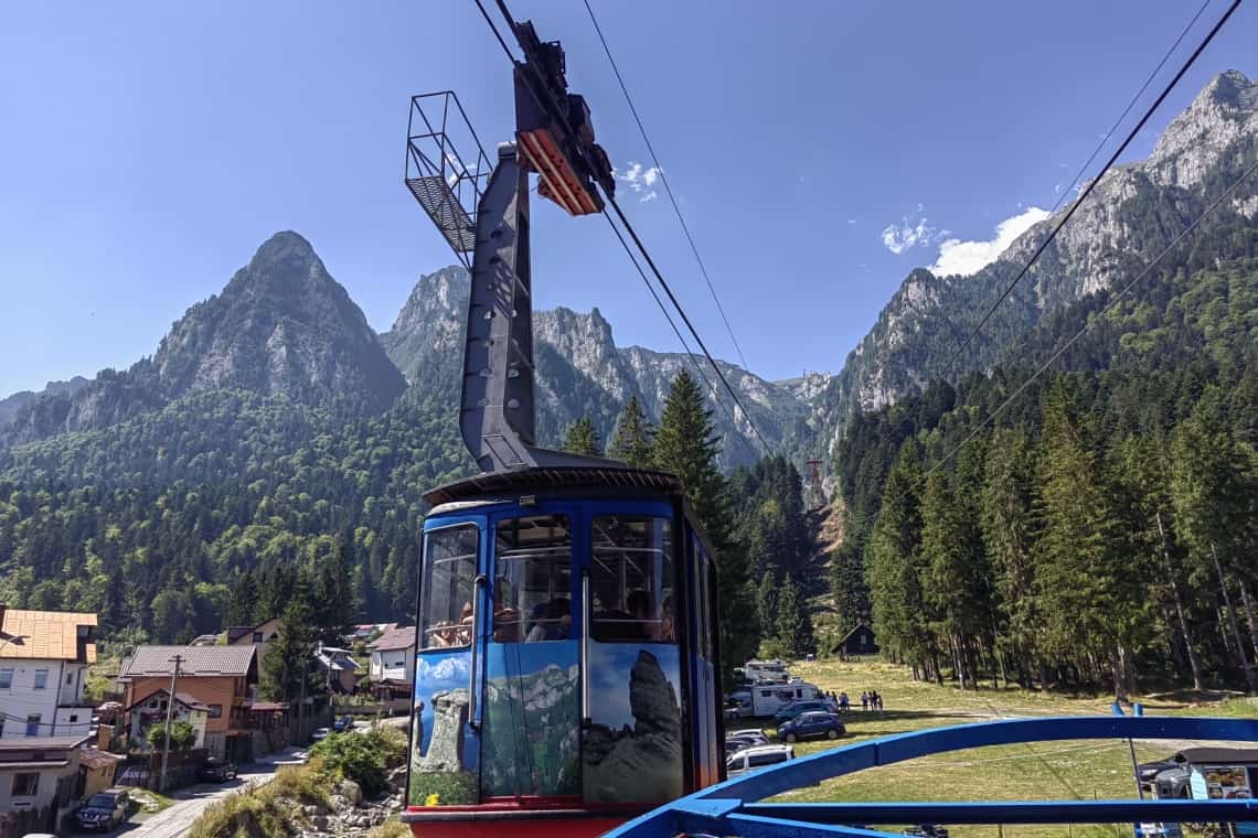 Vrei să mergi cu telecabina din Bușteni să le arăți copiilor Babele și Sfinxul? Mergi doar dus. Pentru întors, așteaptă salariul următor!