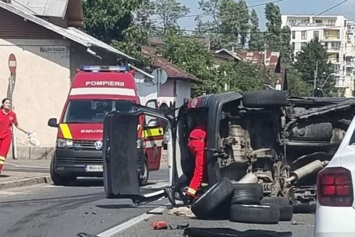 Ploiești /Patru persoane au avut nevoie de îngrijiri medicale, după un accident în care au fost implicate patru autoturisme