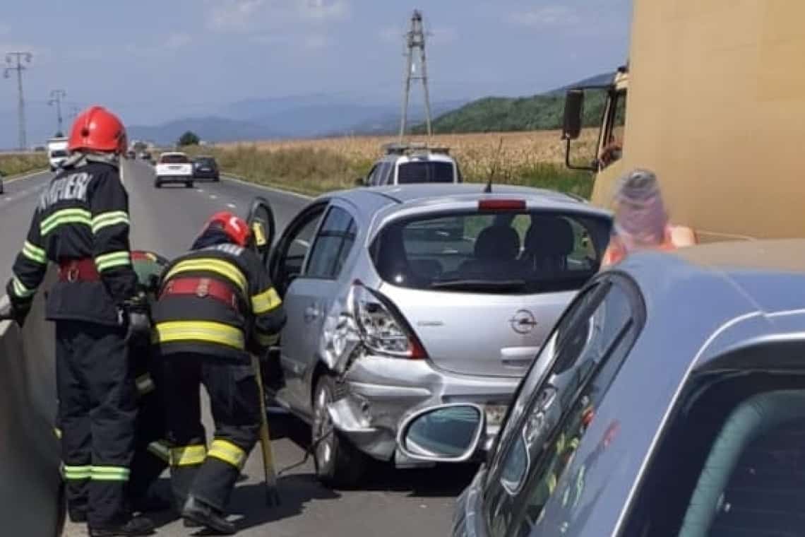 Accident pe DN1, la Bănești