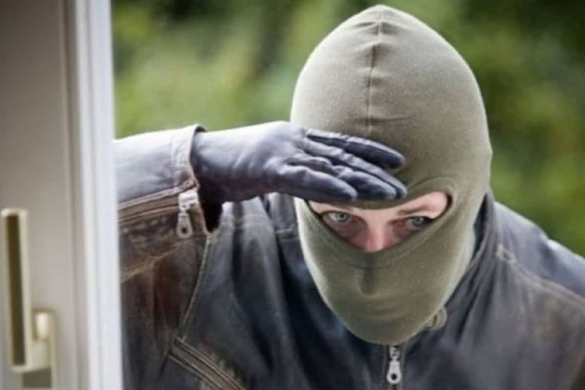 Doi minori, cercetați de polițiștii prahoveni pentru furt calificat, după ce au sustras mai multe bunuri dintr-o locuință din comuna Șirna