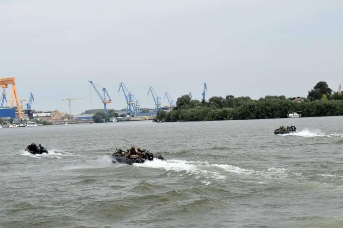 Și totuși a fost ceva! Ministrul Apărării, Angel Tîlvăr, a fost astăzi în Tulcea, la granița cu Ucraina, unde s-au găsit resturi de dronă!