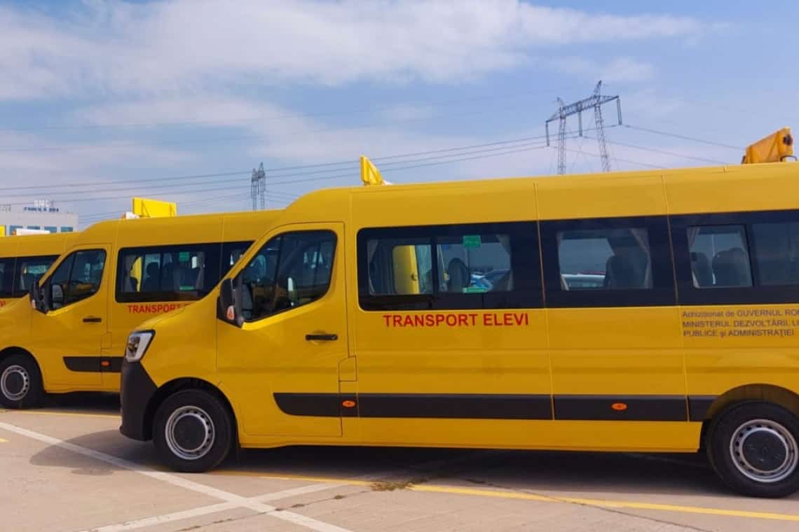 Patru localități din Prahova au primit microbuze noi pentru transportul elevilor