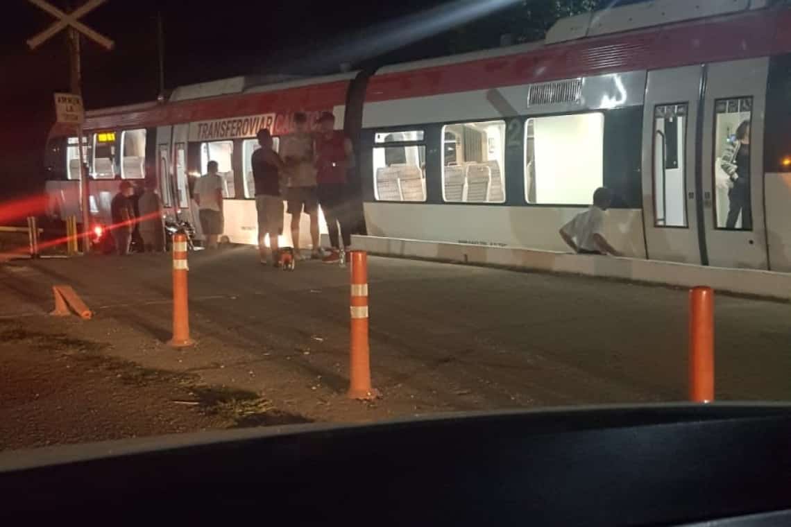 Un tren al Transferoviar Călători de pe ruta Ploiești - Slănic a rămas ”în pană”, la Vărbilău, și a blocat accesul rutier spre câteva localități din zonă!