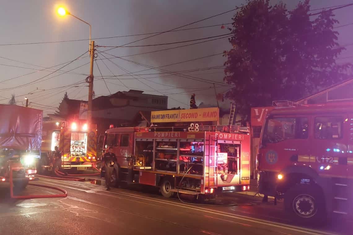 Trei case de pe strada Gheorghe Doja din Ploiești, cuprinse de flăcări! 