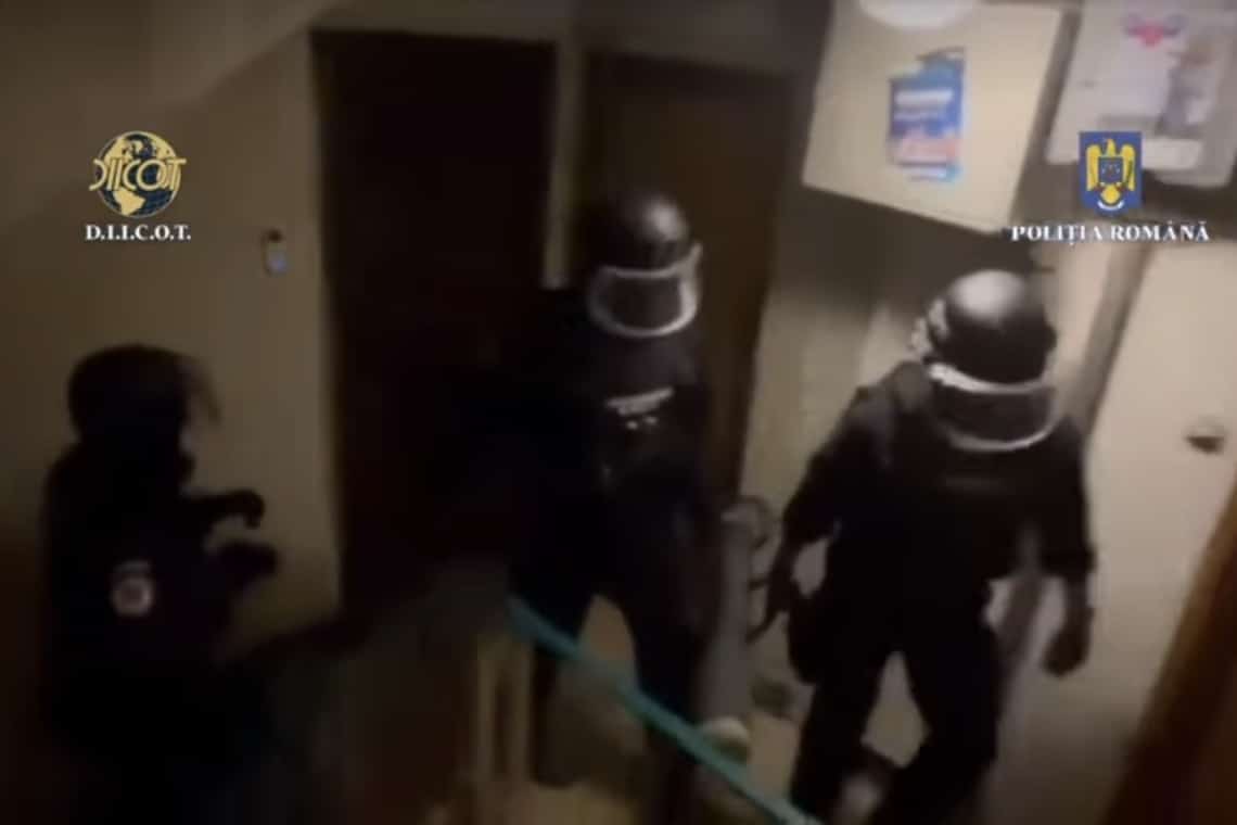 OPERAȚIUNEA HIDRA. Polițiștii și procurorii DIICOT fac percheziții la traficanți și consumatori de droguri
