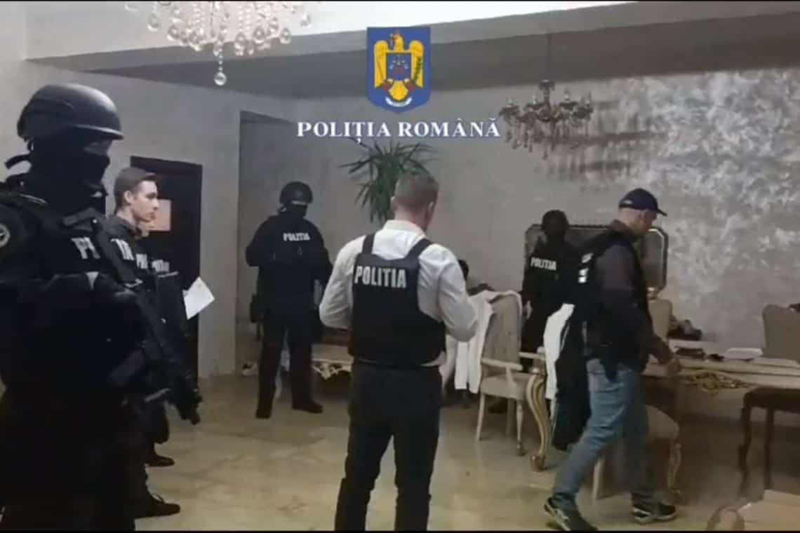 Video/ Razie de amploare a polițiștilor în Ploiești, la suspecți de uz de armă și distrugere