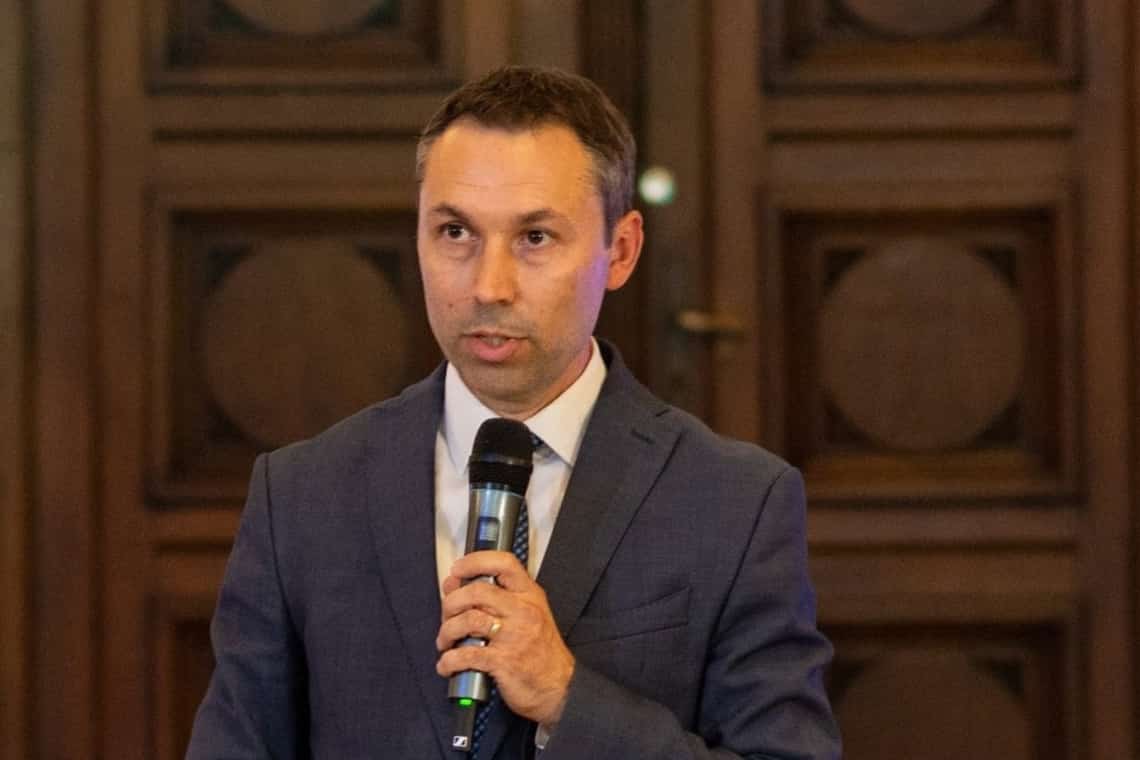 Mihai Apostolache (Partidul România în Acțiune) susține că este necesară reforma guvernării locale și naționale. Ce măsuri propune