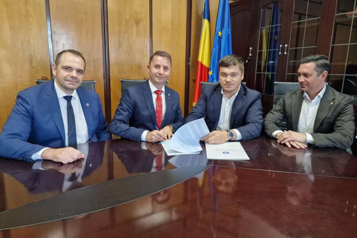 Canalizare în satul Loloiasca din Tomșani, cu fonduri prin Programul ”Anghel Saligny”. Primarul Mihai Florin Pelin (PSD) a semnat contractul de finanțare