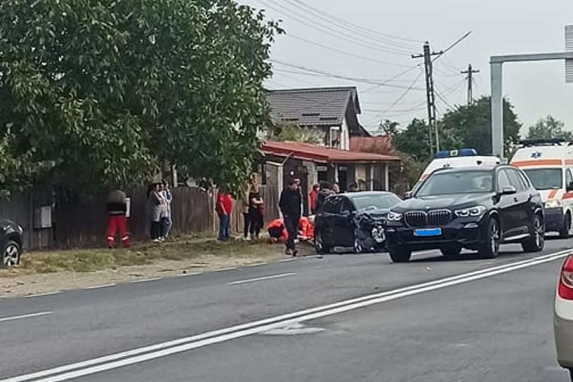 Coliziune între două autoturisme, pe DN1 B, la Valea Călugărească. Una dintre șoferițe și o fetiță au fost rănite