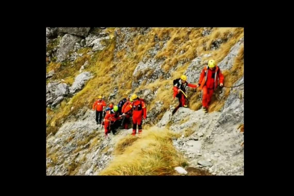 Trupul neînsuflețit al tânărului de 18 ani dispărut în Bucegi a fost găsit de salvamontiști