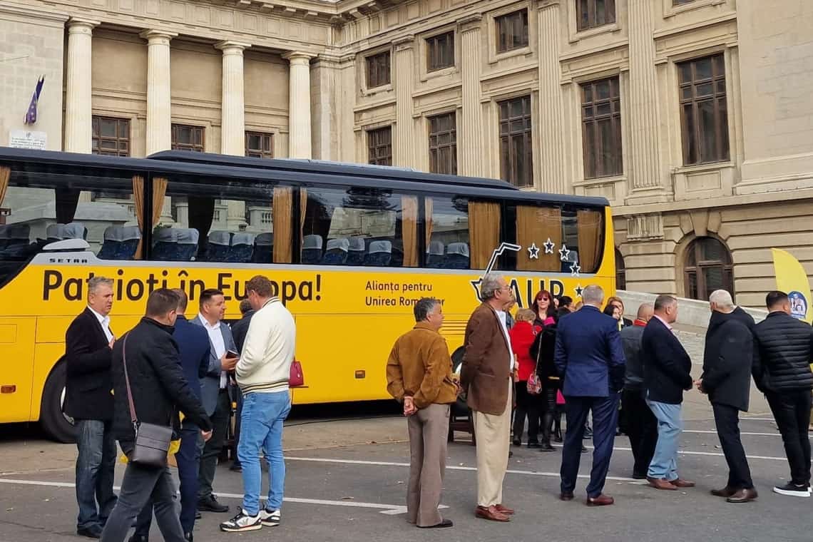 Caravana AUR pentru prezentarea candidaților la europarlamentare a ajuns și la Ploiești