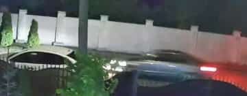Un șofer care făcea drifturi și claxona în miez de noapte, exasperându-i pe locuitorii unei străzi din satul Stăncești – Târgșoru Vechi, a fost identificat și sancționat de polițiști