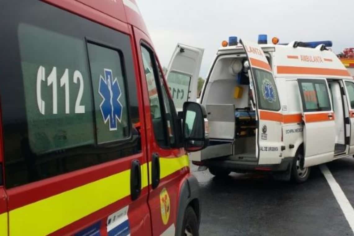 O adolescentă de 15 ani, lovită de un autoturism pe trecerea pentru pietoni, pe DN1B, în Valea Călugărească