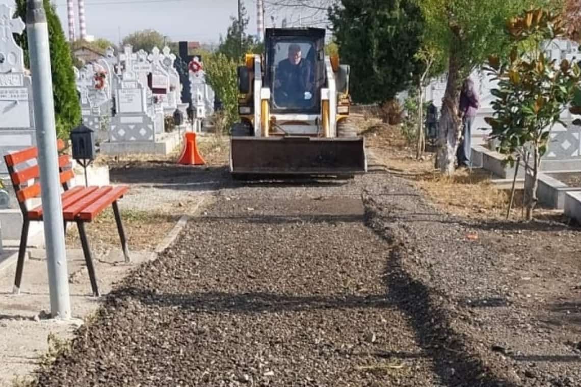 Aleile cimitirului Mihai Bravu din Ploiești, reabilitate cu materialele rezultate din frezarea Bulevardului Castanilor