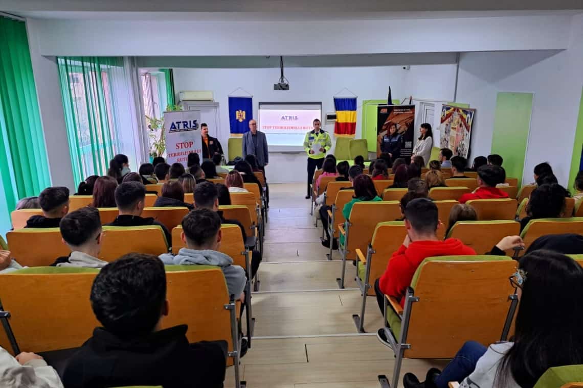 Educația rutieră în școli - activități de prevenire desfășurate de polițiștii prahoveni