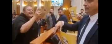 Scandal în Parlament, la dezbaterile pe Buget. Protagoniști: Șoșoacă și Simion (video)