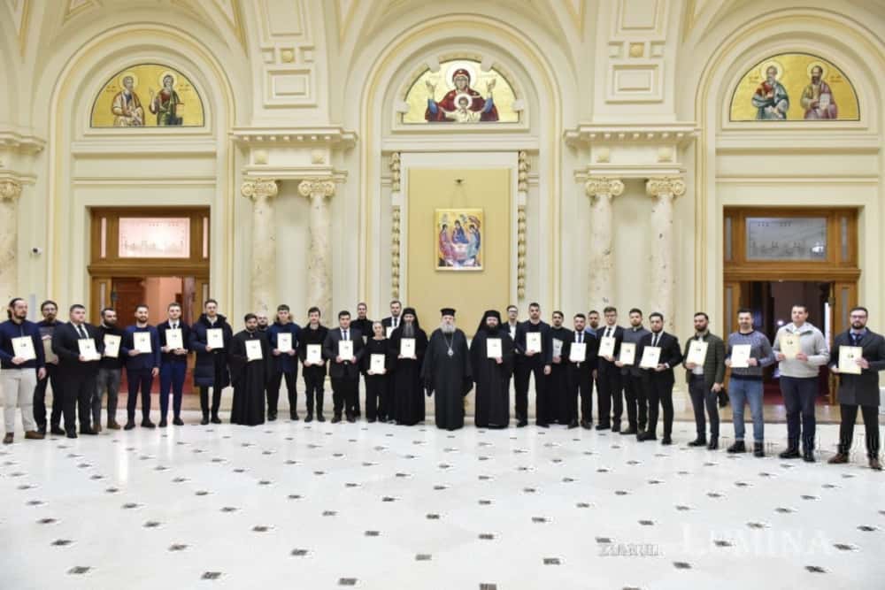 Cântăreți bisericești de la trei mănăstiri din Prahova, premiați de Patriarhul Bisericii Ortodoxe Române