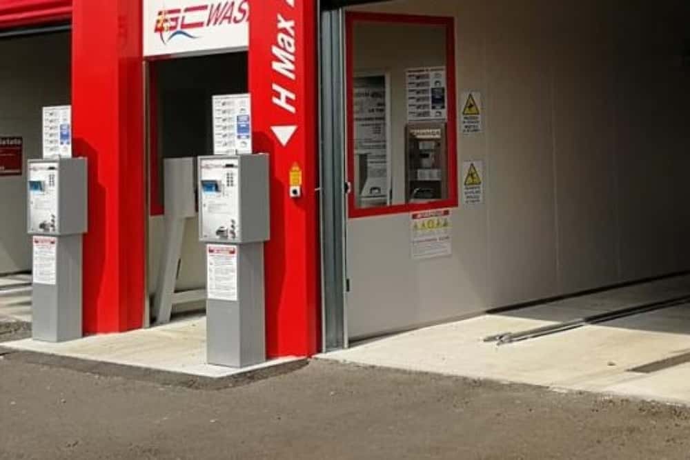 Spărgător de spălătorii auto self-service, reținut de polițiștii prahoveni. A dat lovitura la spălătorii din Filipeștii de Târg și Ploiești