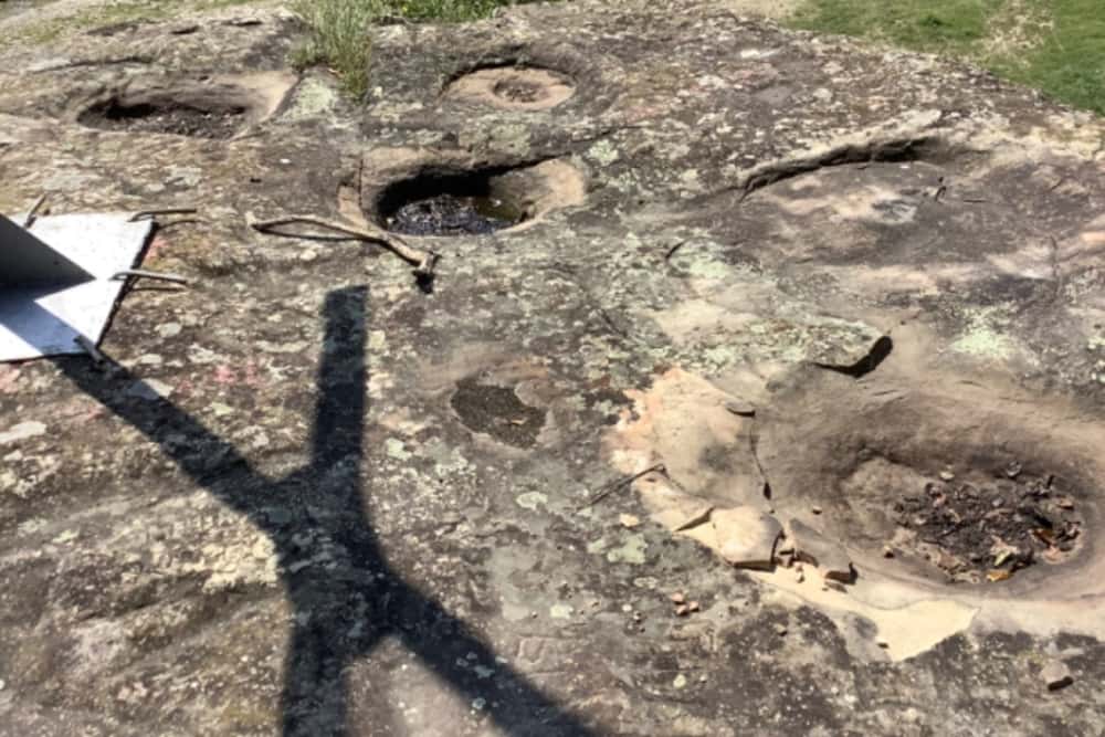 Prahova mai puțin știută/ Misterioasa ”Piatra Rotării” de la Starchiojd, posibil altar de sacrificiu din vremea dacilor