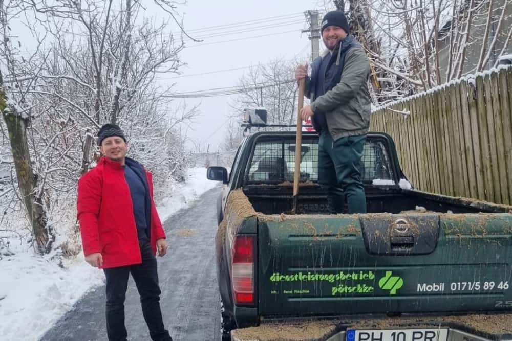 La Tătaru, a intrat în acțiune echipa de deszăpezire, condusă de primarul Ionuț Popa! 