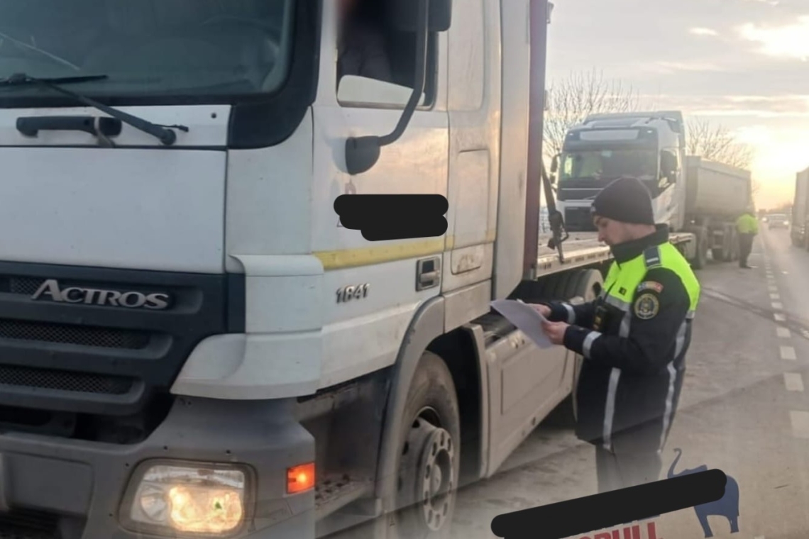 Controale la transportatorii de bunuri, pe DN1A, lângă Târgșoru Vechi