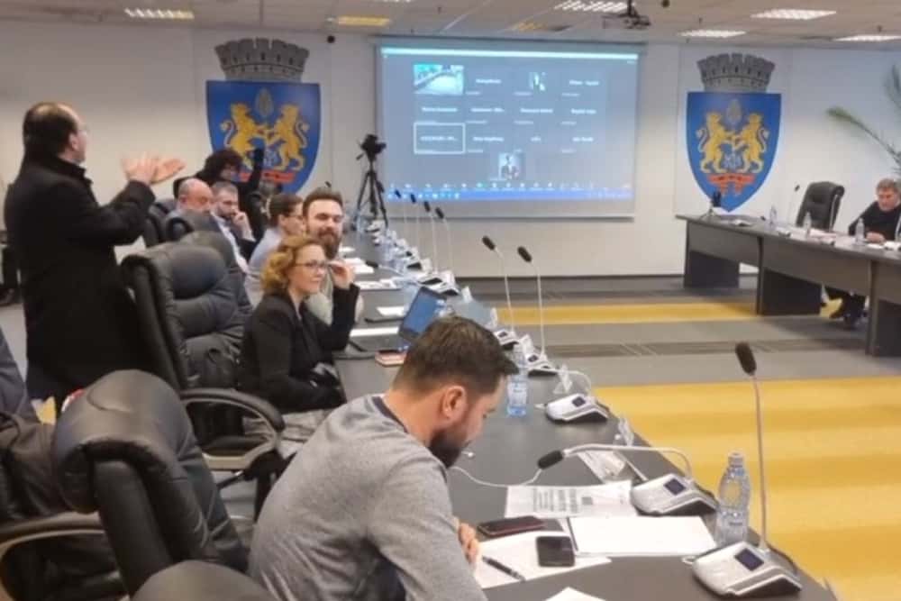 Canalizarea și microstația de epurare din cartierul Mitică Apostol, între acuzații de trafic de influență și promisiuni (deocamdată) deșarte