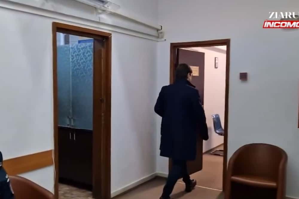 Imagini de la perchezițiile DNA la Consiliul Județean Prahova. Dumitru Tudone, mâna dreaptă a lui Iulian Dumitrescu, a sosit la birou după apariția procurorilor