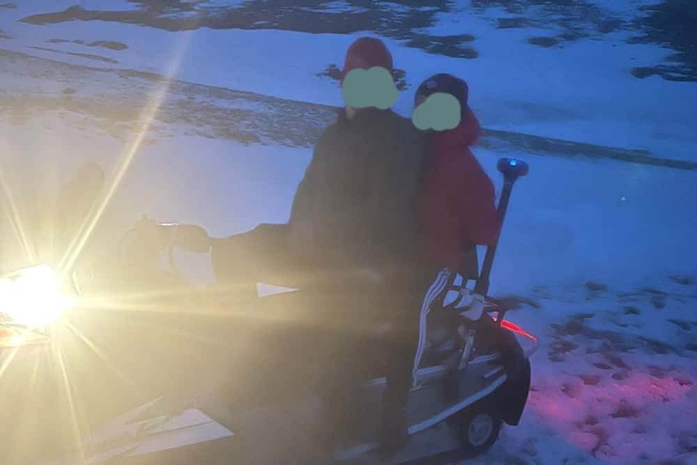 Turiști echipați ”de oraș” au fost recuperați de salvamontiști de pe Valea Caraimanului, un traseu închis iarna