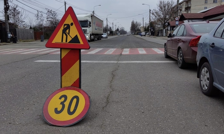  Zeci de străzi din Ploiești intră în reparații. Aflați lista arterelor ce vor beneficia de covor asfaltic sau plombe