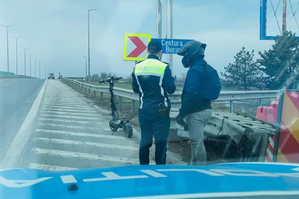 Inconștient/ Un tânăr de 31 de ani a fost prins cu trotineta pe autostradă!