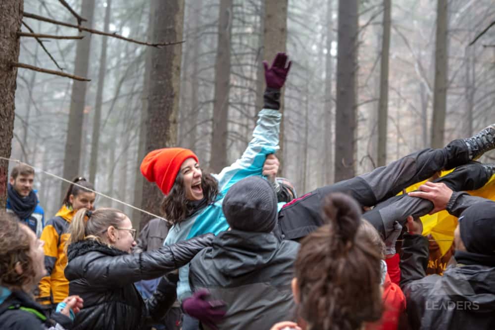 Ai între 20 și 25 de ani? Intră în incubatorul de elită al Fundației Leaders!