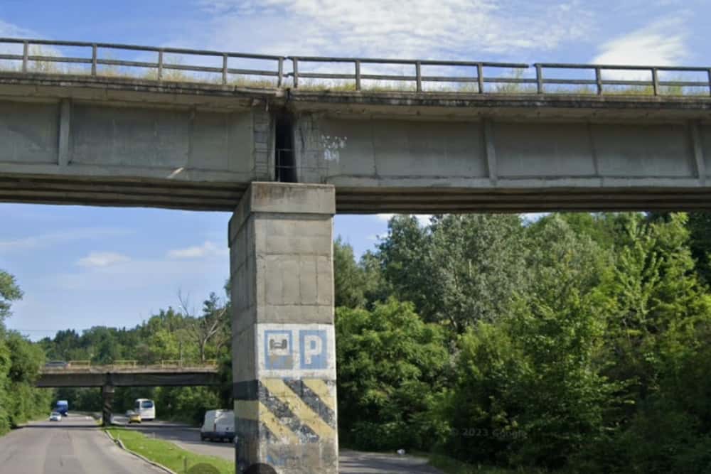 Nu uitați! De la noapte, se închide circulația pe DN1, în zona Câmpina, pentru demolarea unui pod feroviar șubred care trece peste drumul național