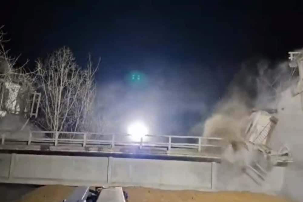 Pasajul feroviar de la Câmpina, care supratraversa DN1, a devenit istorie! Imagini de la demolare