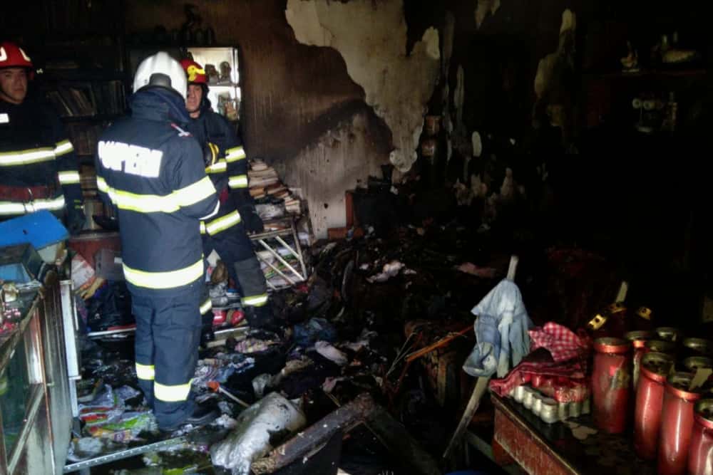 Un ploieștean de 85 de ani a suferit arsuri în urma unui incendiu care i-a cuprins apartamentul