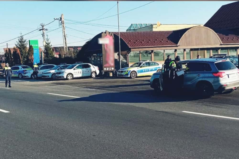 Polițiștii de la Rutieră, în acțiune pe DN1, la Bănești