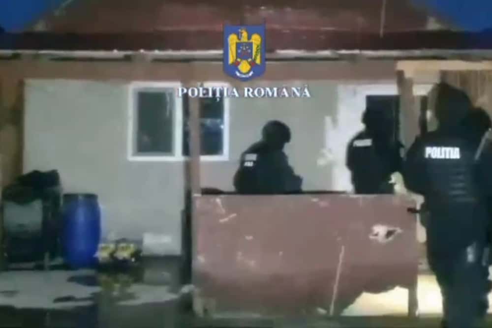 Trei prostituate, vizate de polițiștii prahoveni după ce ar fi furat bunuri de la ”clienți” (video)