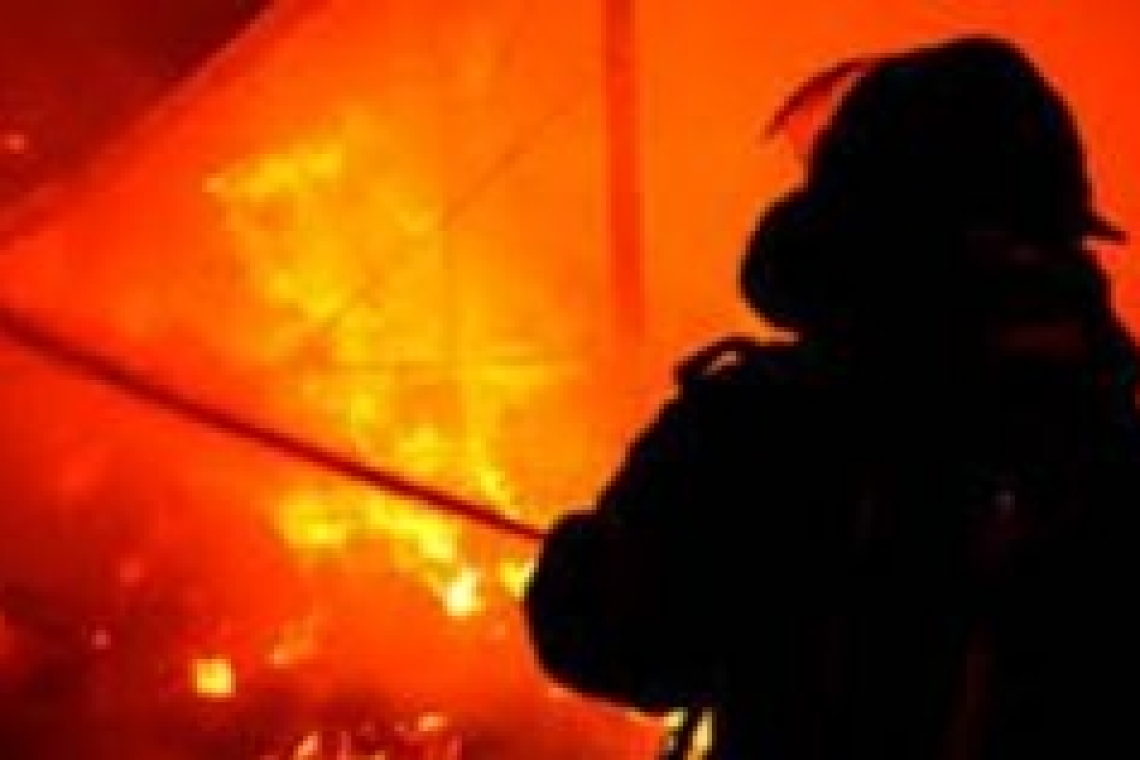 Incendiu într-un apartament din Ploiești, de la o candelă