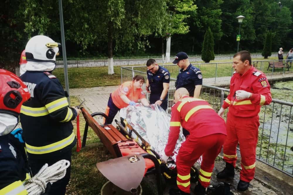 Un bărbat de 61 de ani, salvat de la înec de pompierii prahoveni