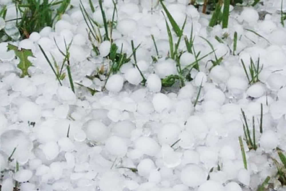 Cod portocaliu de vreme rea în nouă localități prahovene: ploaie torențială, grindină și vijelii