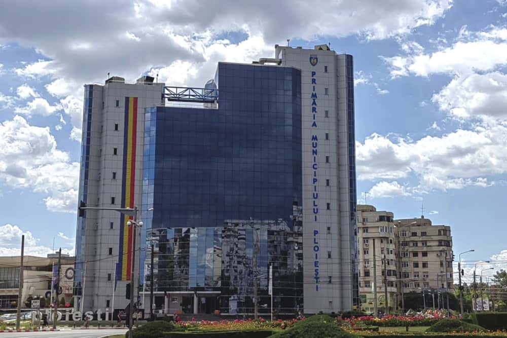Femeia care a vrut să dea foc Primăriei Ploiești a fost reținută