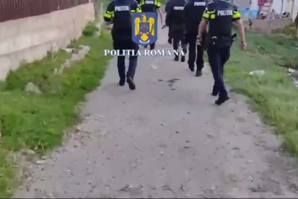 Percheziții în comuna Vâlcănești, la suspecți de furt