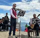 Violonistul Alexandru Tomescu va oferi un spectacol de excepție la Cabana Caraiman, în cadrul Turneului Stradivarius 2024. Accesul este gratuit