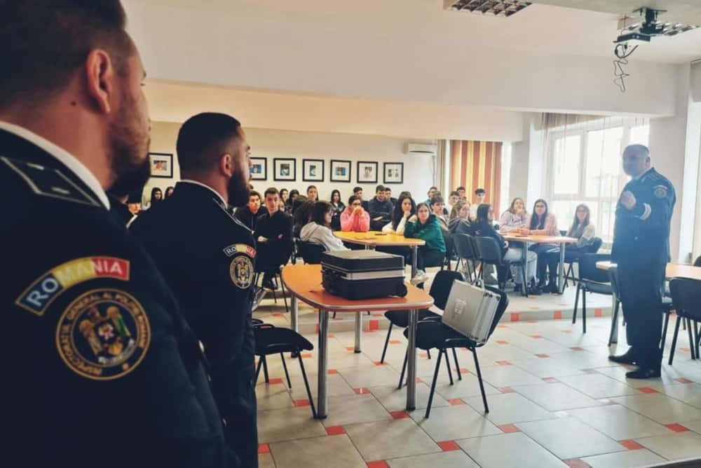 37 de posturi vacante din Poliția Prahova, scoase la concurs