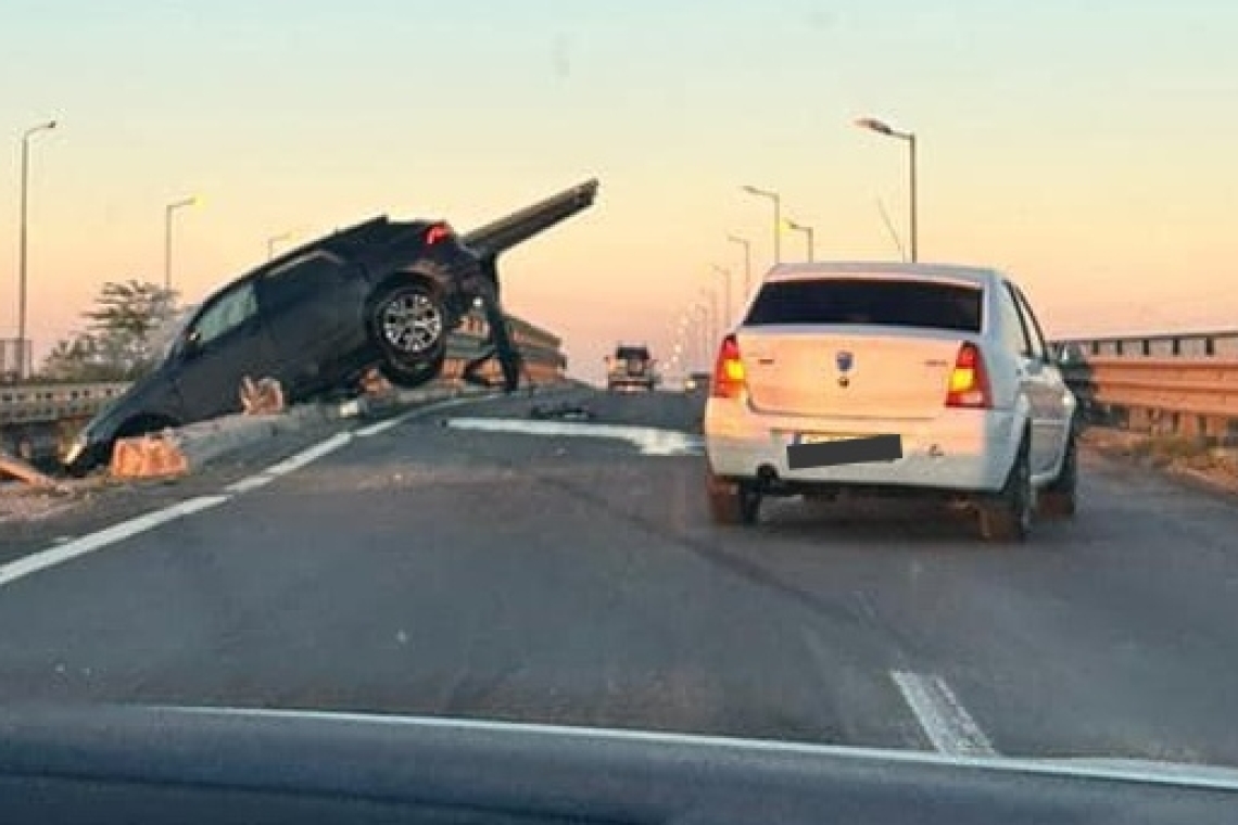 UPDATE/ Accident șocant, pe Centura de Vest a Ploieștiului. Un autoturism a intrat în parapetul metalic, șoferul a decedat