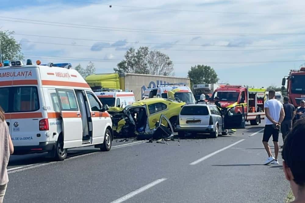 Un om a murit și un altul a fost rănit în urma coliziunii dintre trei autoturisme, la intrare în Buzău