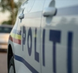 Trei autoturisme, implicate într-o coliziune, pe strada Romană din Ploiești. O femeie a ajuns la spital