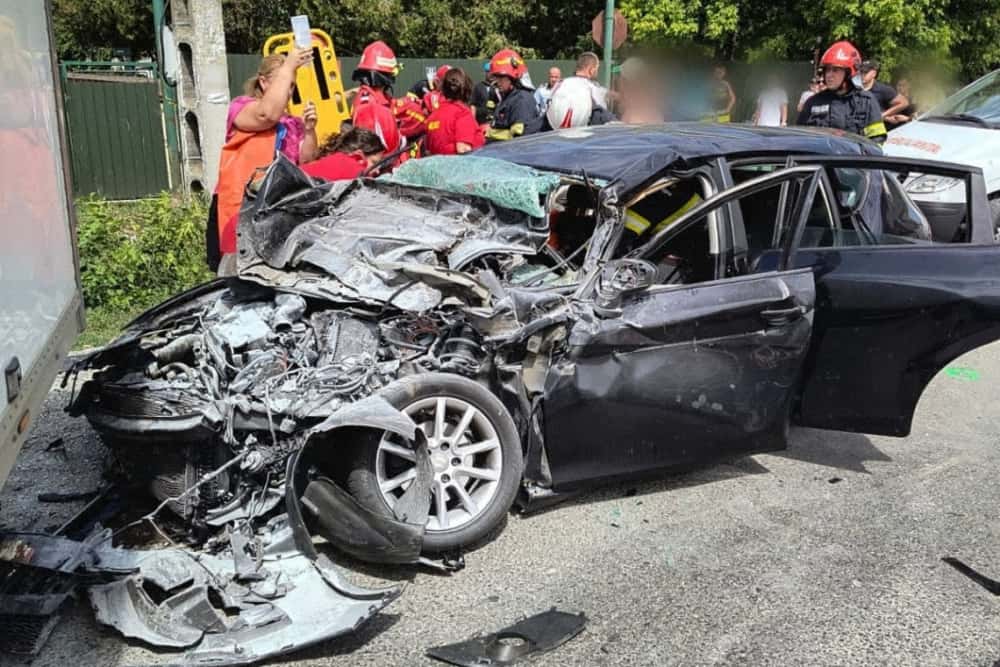 Cinci persoane au fost rănite într-un accident rutier produs pe DN72, în Stoenești